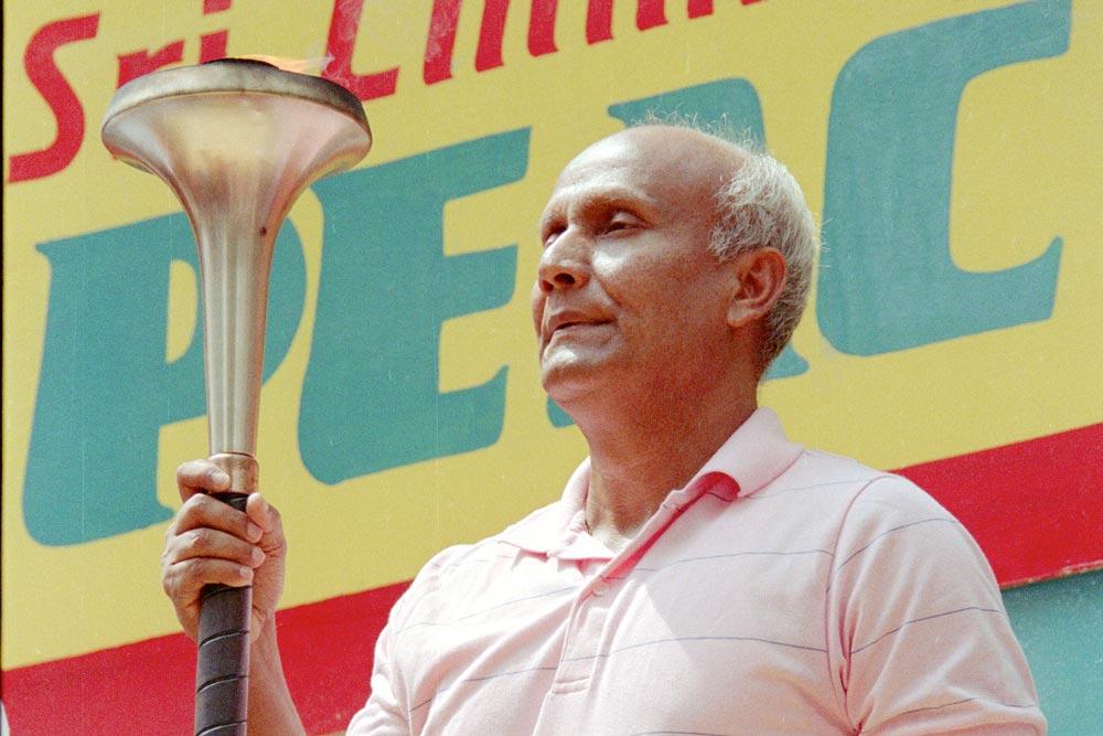Sri Chinmoy at the finish of the 1987 Peace Run sri-chinmoy