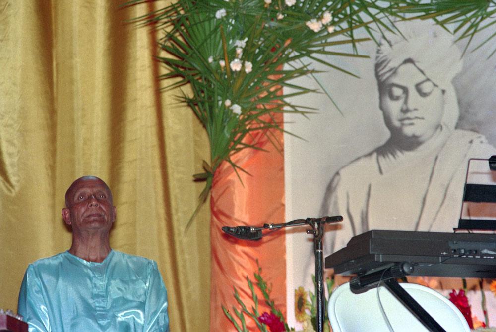 chinmoy-vivekananda