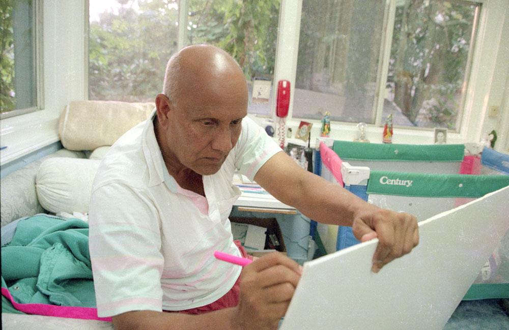 Sri Chinmoy completes 5,000,000 Soul-Bird drawings, in Jamaica, NY, USA. Click on this photo sri-chinmoy-art