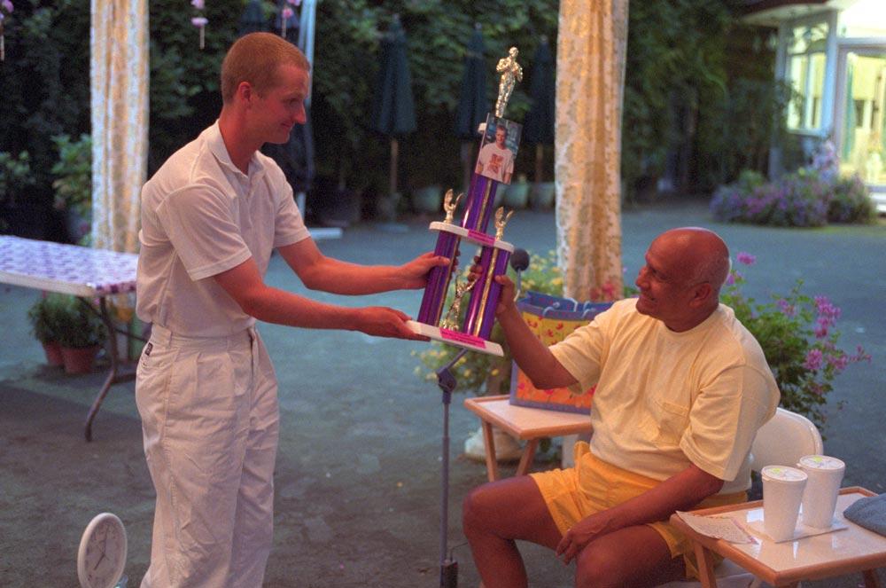 sri-chinmoy-ashprihanal