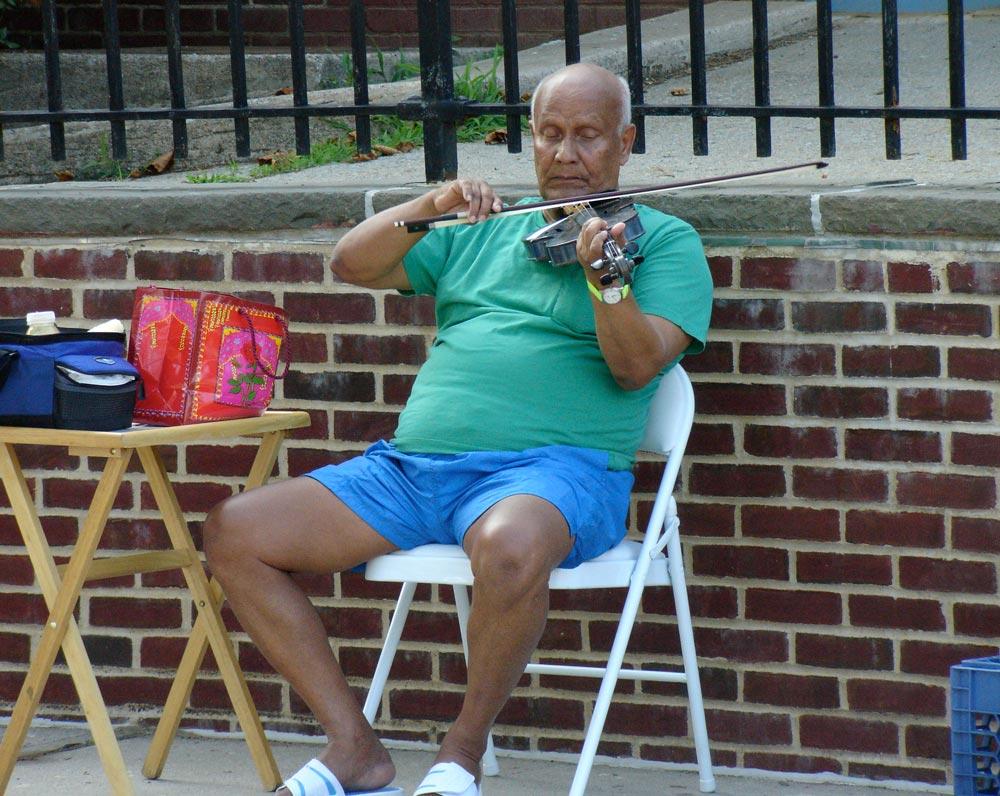 sri-chinmoy-violin